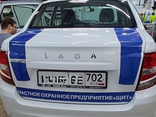 Брендирование автомобиля светоотражающей пленкой