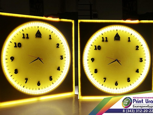 Часы с подсветкой