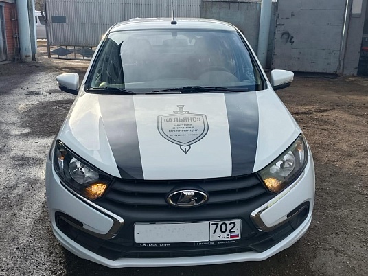 Брендирование автомобиля светоотражающей пленкой