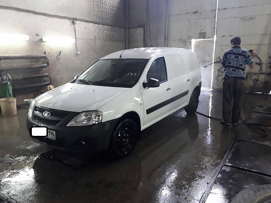 Реклама на автомобиле лада ларгус для СТОУН-СЕРВИС