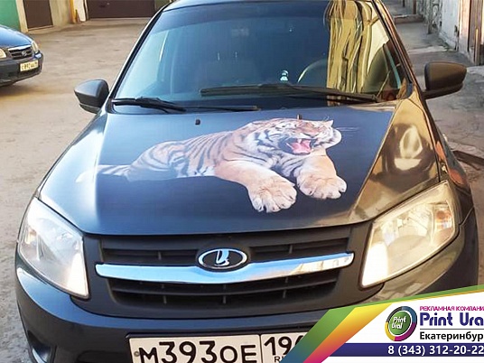 Наклейка на капот