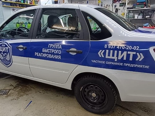 Брендирование автомобиля светоотражающей пленкой