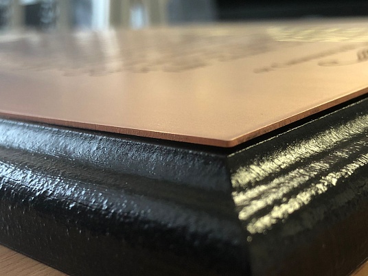 Табличка на плакетке