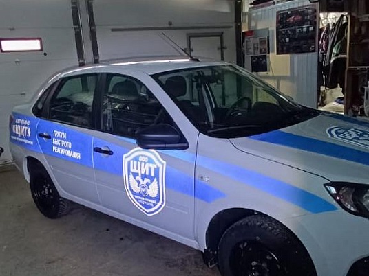 Брендирование автомобиля светоотражающей пленкой