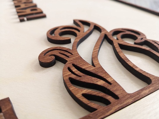 Деревянная вывеска